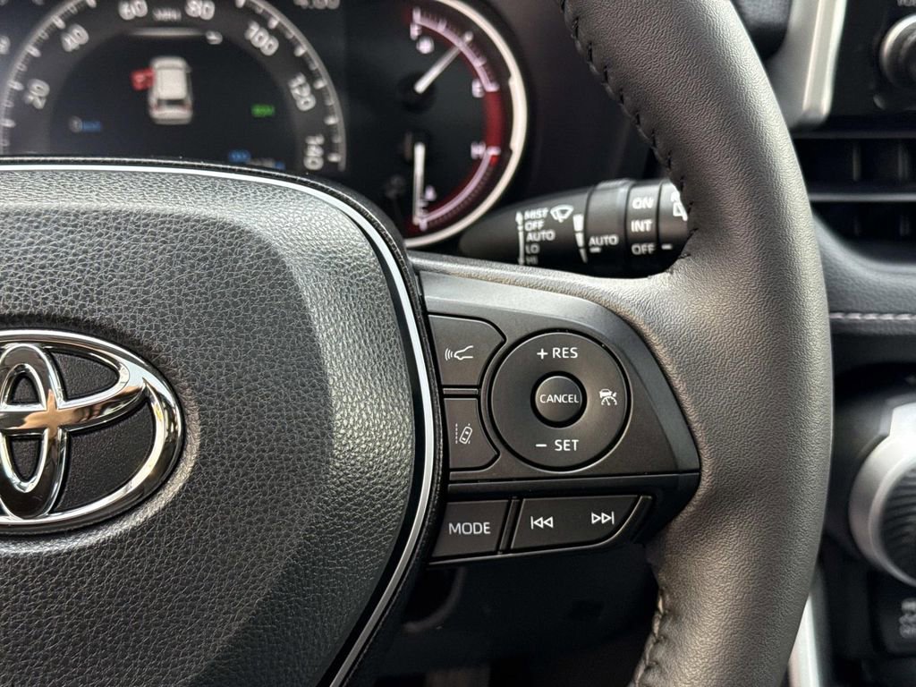 Used 2025 Toyota RAV4 XLE image 19