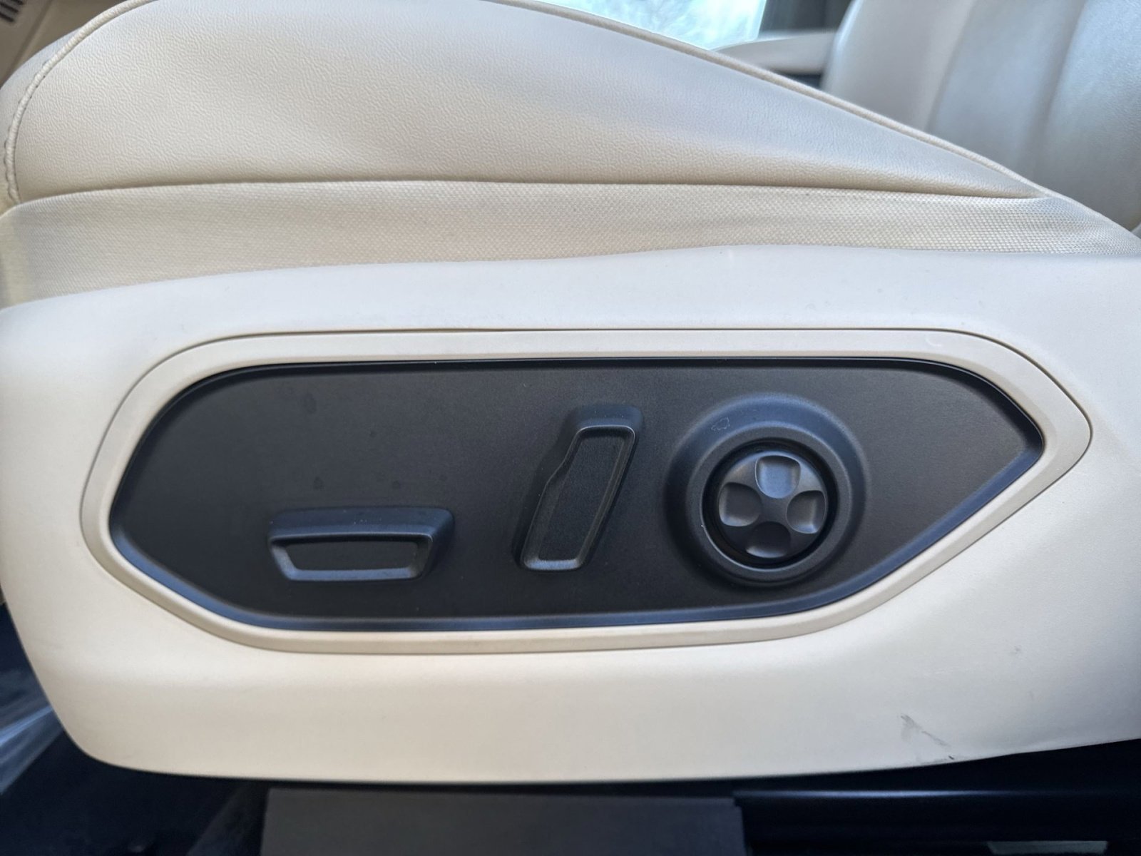 Used 2023 Jeep Grand Cherokee L Limited image 14