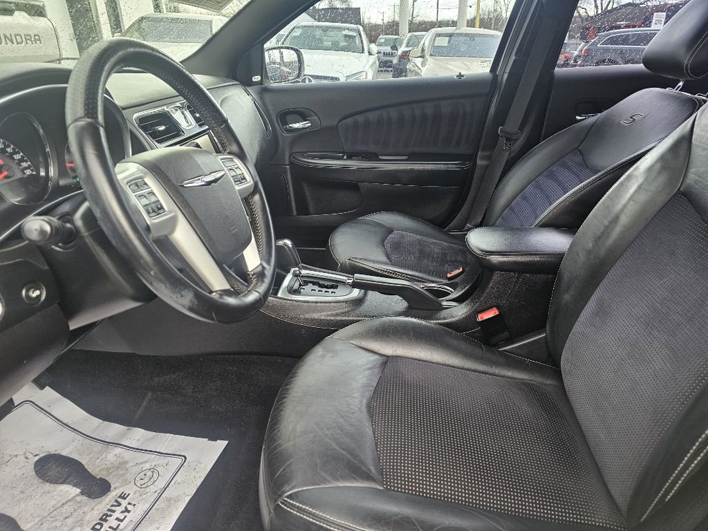 Used 2012 Chrysler 200 S image 18