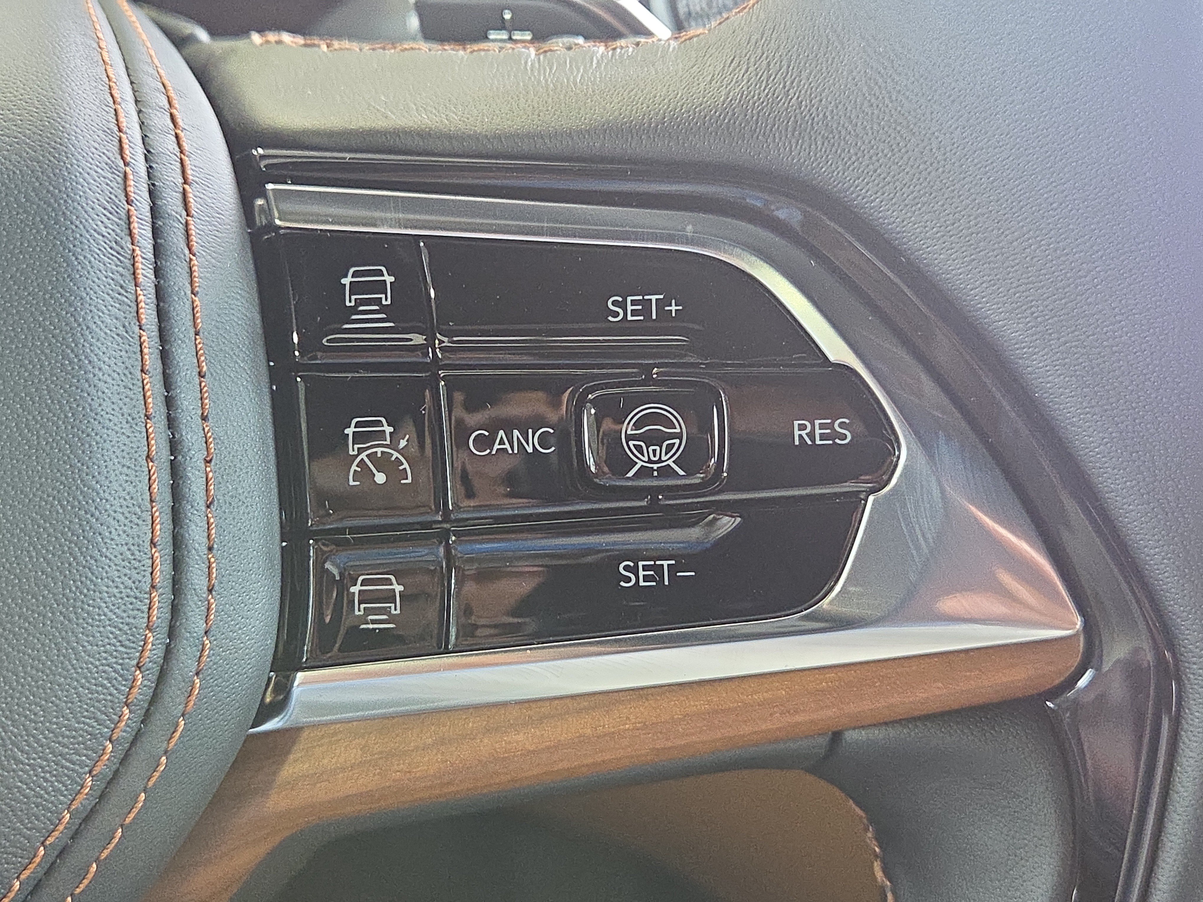 New 2025 Jeep Grand Cherokee Summit AWD/4WD image 29