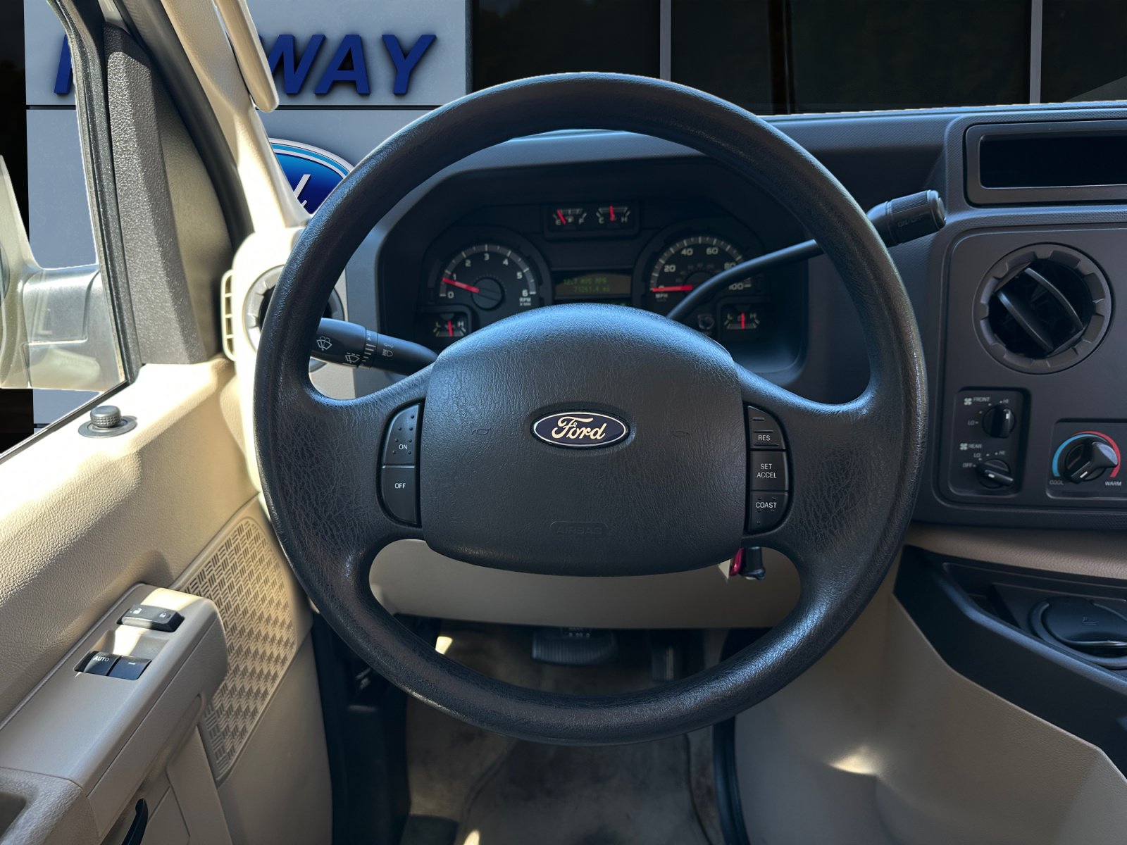 Used 2011 Ford E-350 and Econoline 350 Extended Wagon Super Duty RWD image 15
