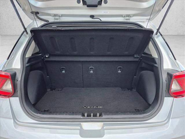 Used 2021 Hyundai Venue SE FWD image 6