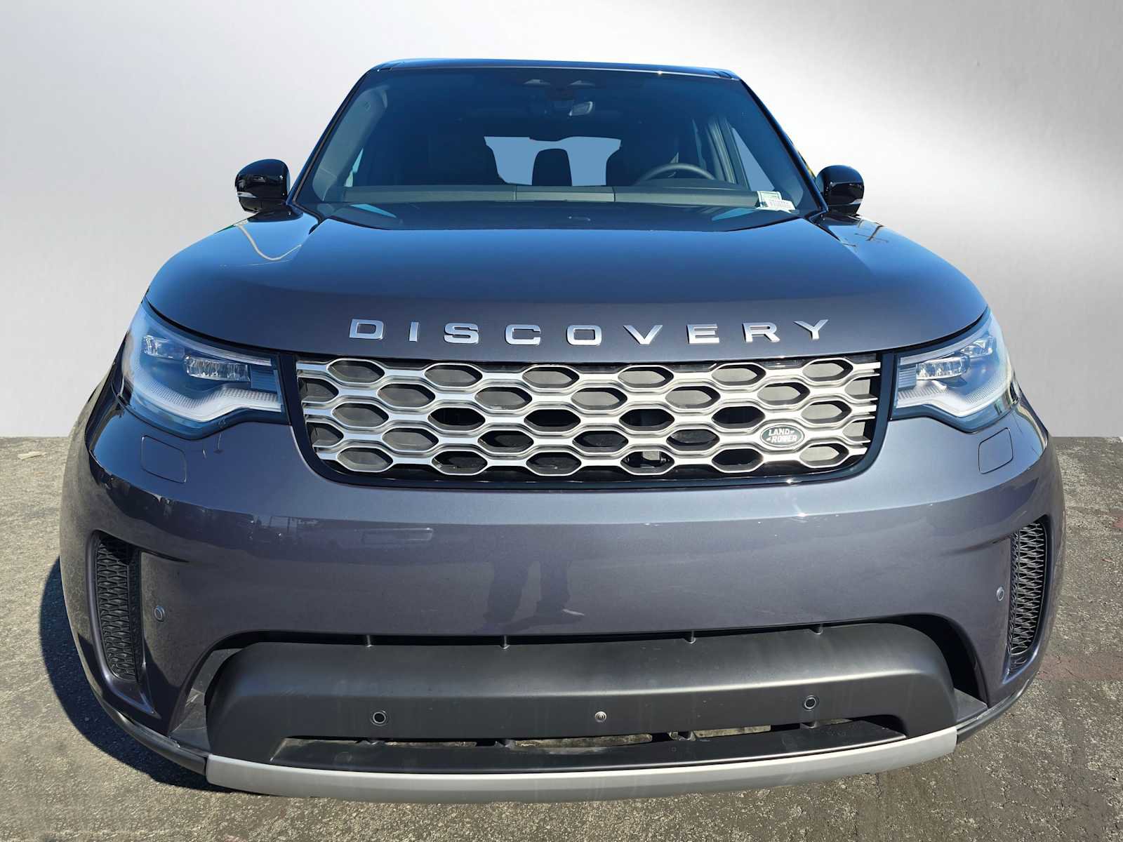 New 2025 Land Rover Discovery S image 8