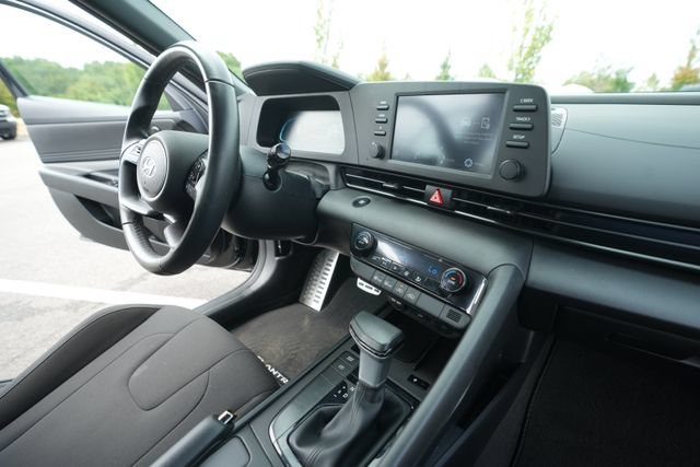 Used 2025 Hyundai Elantra Sport FWD image 36