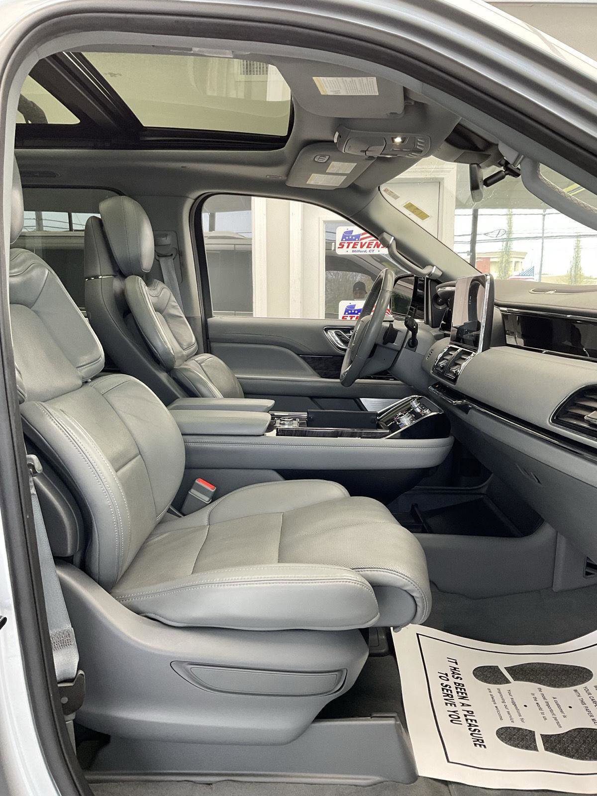 Used 2020 Lincoln Navigator L Reserve w/ Luxury Package AWD/4WD image 8