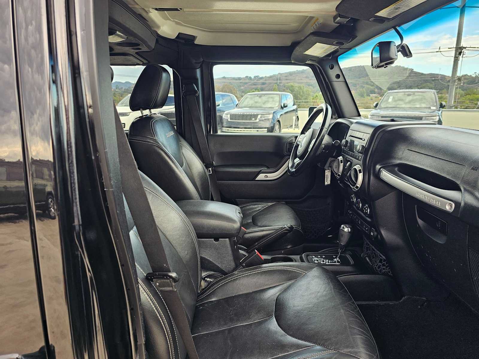 Used 2016 Jeep Wrangler Unlimited Sahara w/ Connectivity Group AWD/4WD image 10