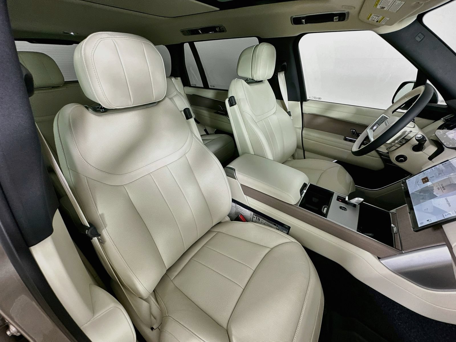 New 2026 Land Rover Range Rover Long Wheelbase SE AWD/4WD image 44