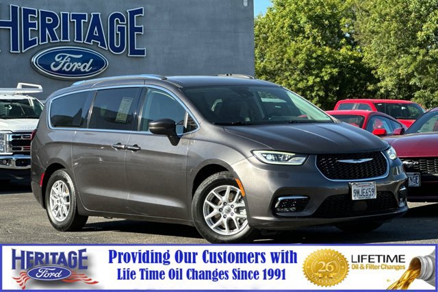 Used 2021 Chrysler Pacifica Touring-L FWD image 1