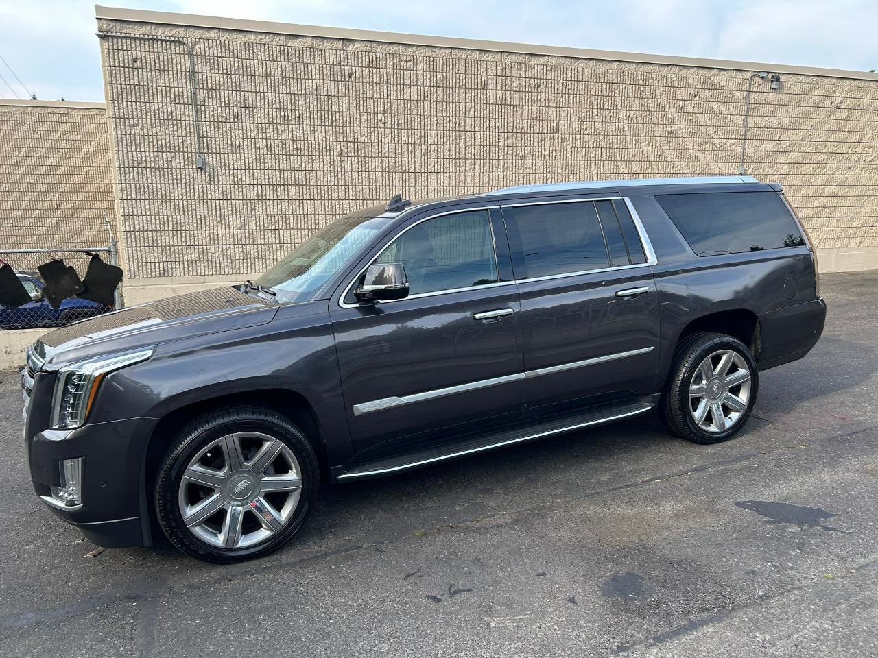 Used 2018 Cadillac Escalade ESV Luxury AWD/4WD image 8