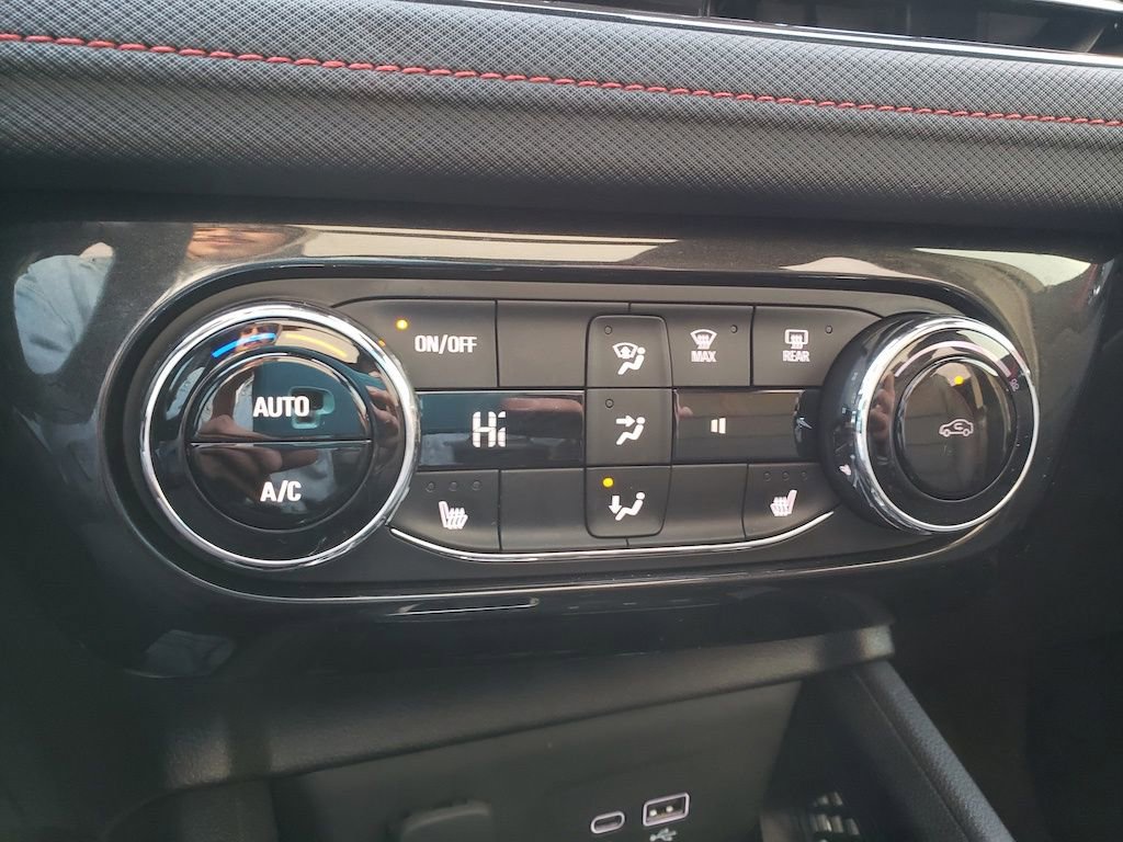 Used 2024 Chevrolet TrailBlazer RS w/ Convenience Package image 24