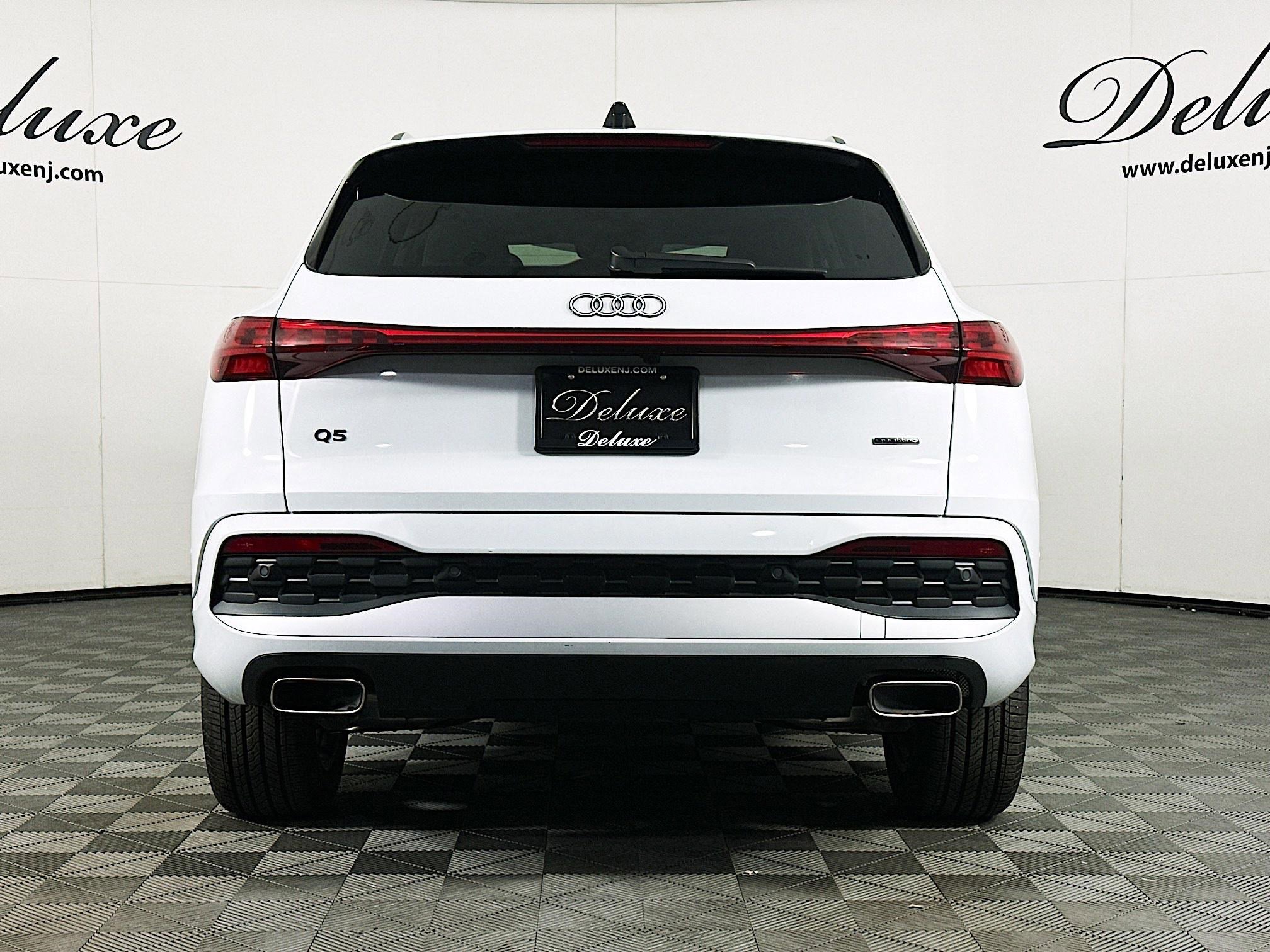 Used 2025 Audi Q5 Premium w/ Convenience Package image 5