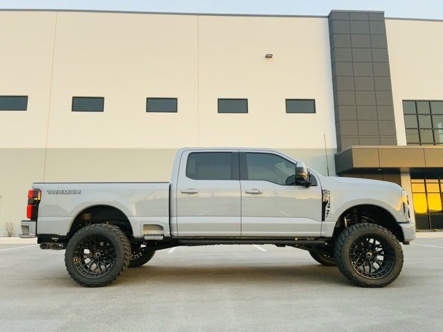 New 2026 Ford F350 Platinum w/ Tremor Off-Road Package image 9
