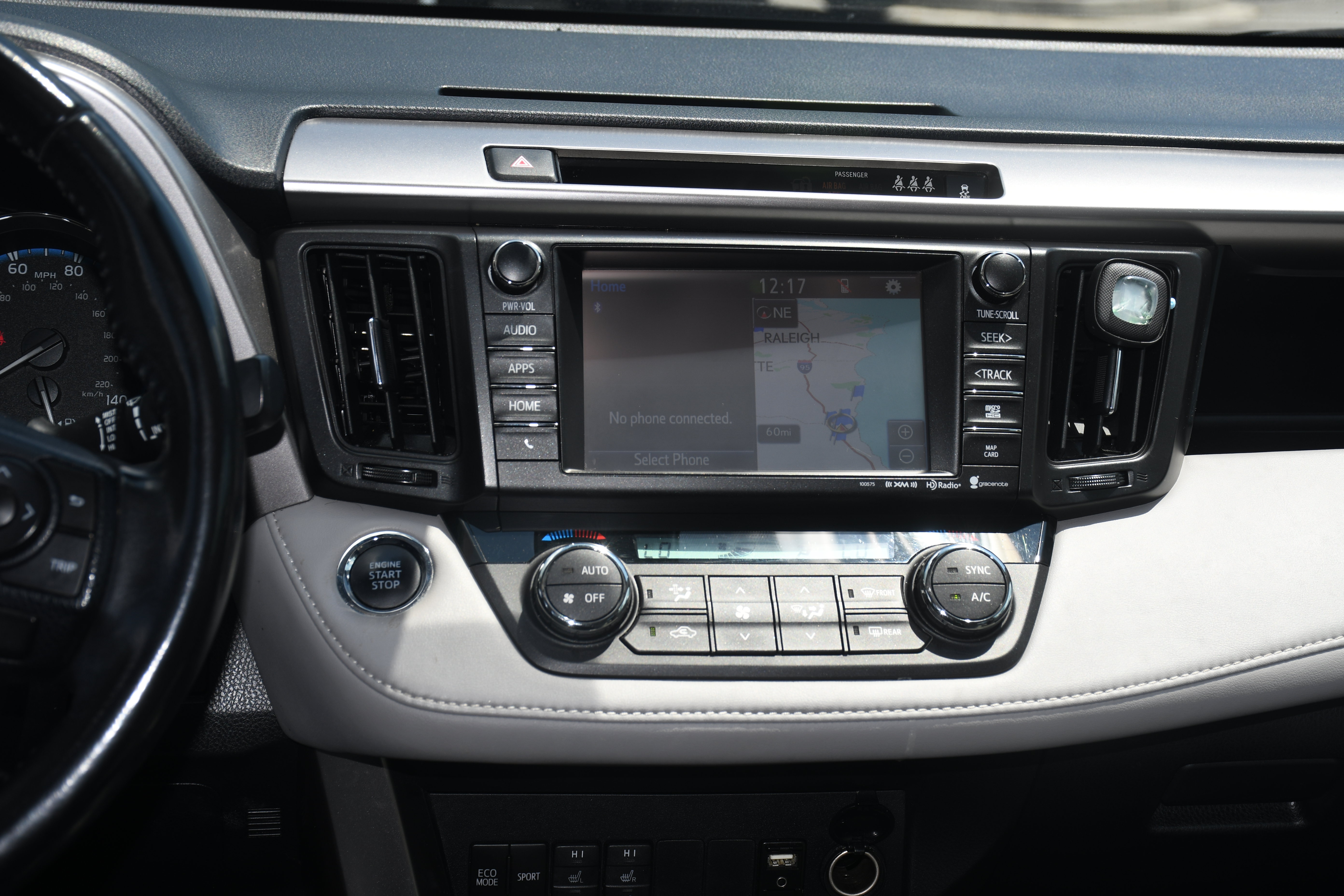 Used 2018 Toyota RAV4 Limited FWD image 17
