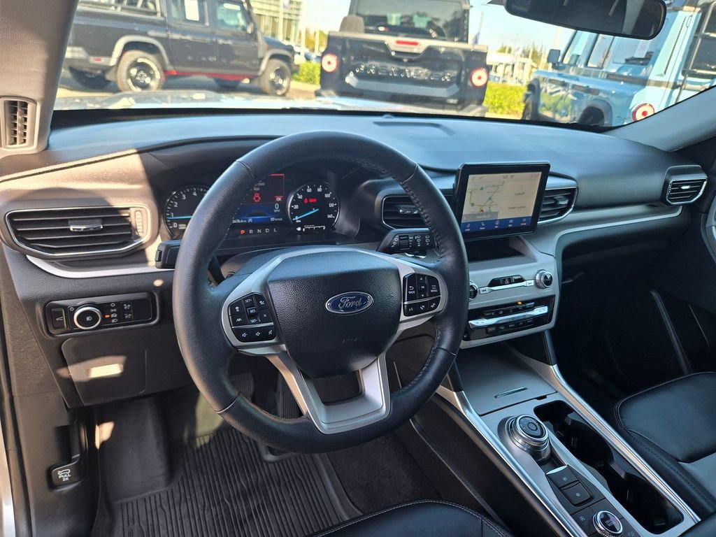 Used 2023 Ford Explorer XLT w/ Equipment Group 202A AWD/4WD image 9
