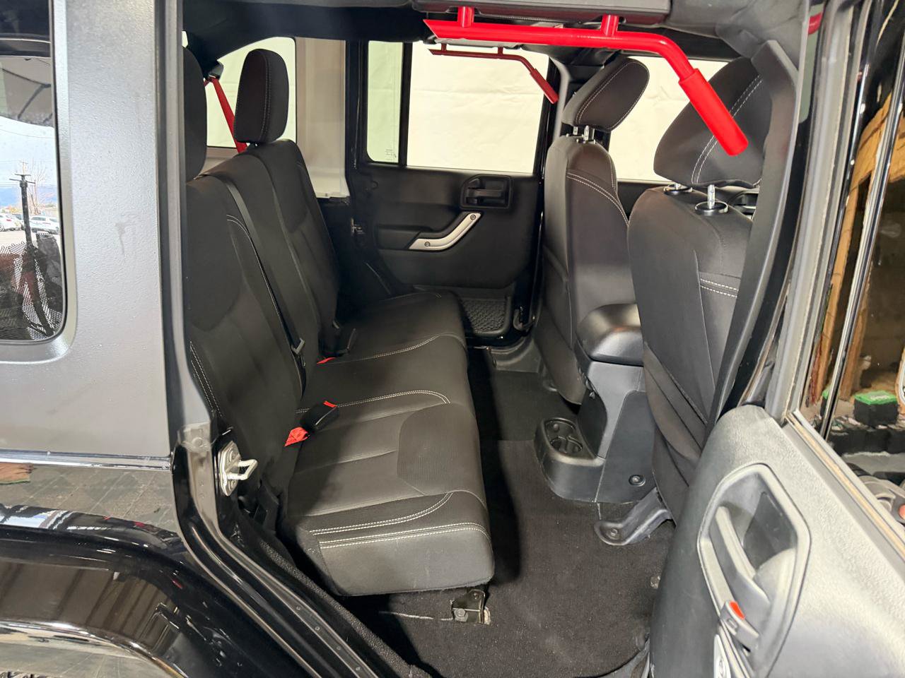 Used 2017 Jeep Wrangler Unlimited Sahara AWD/4WD image 14