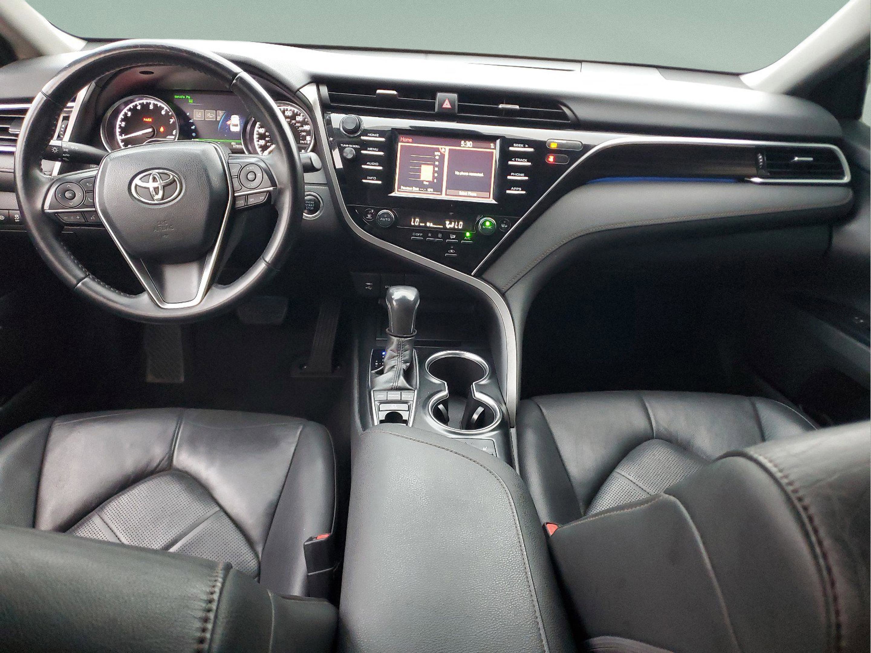 Used 2018 Toyota Camry XLE image 11