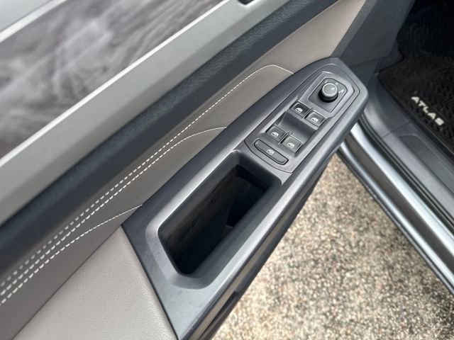 Certified 2021 Volkswagen Atlas Cross Sport SE image 12