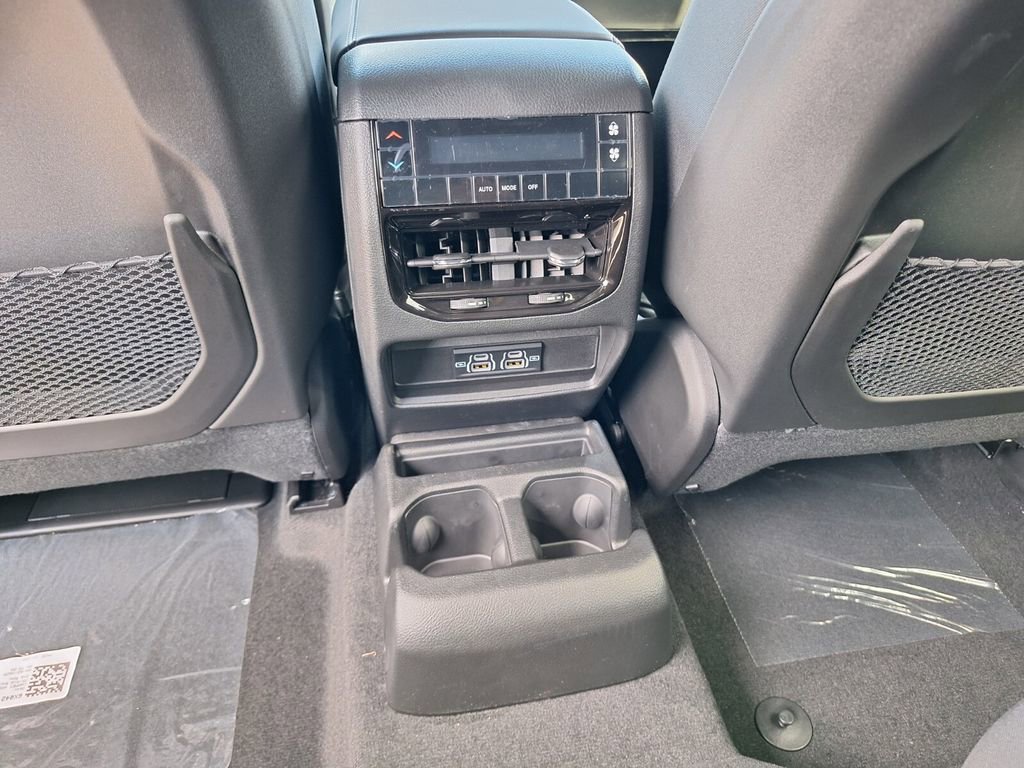 New 2025 Jeep Grand Cherokee L Laredo image 10