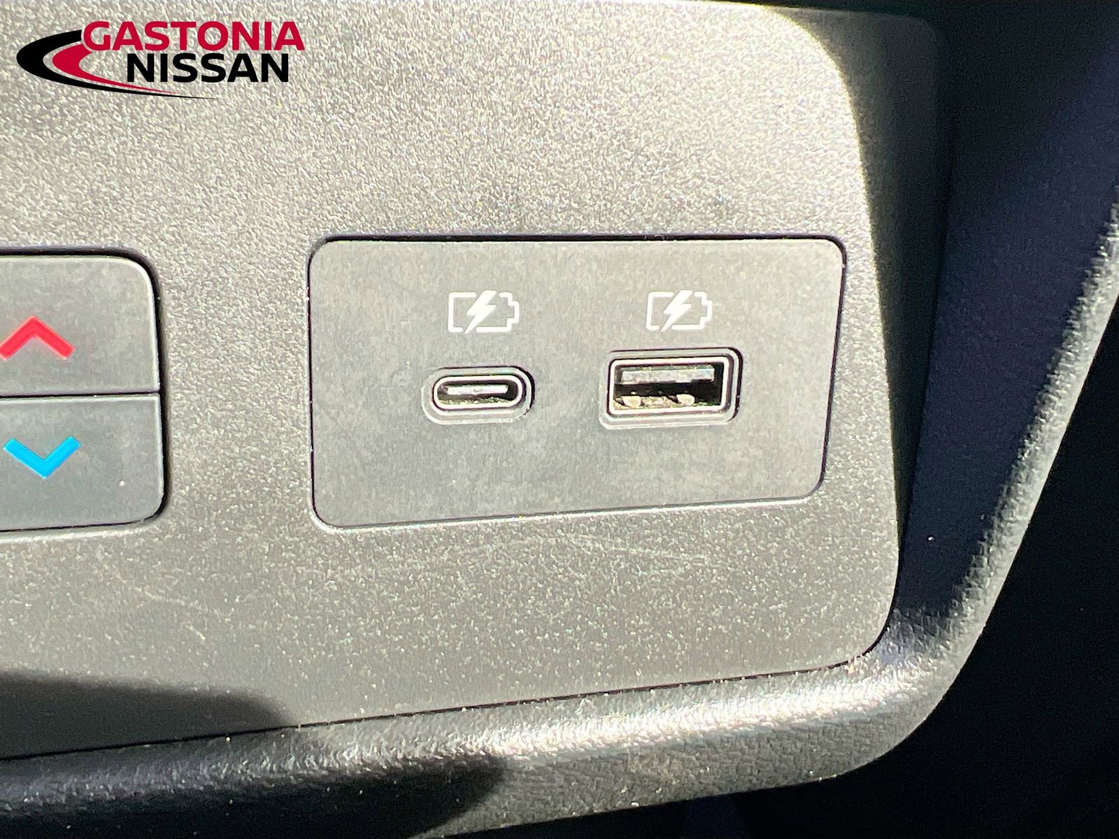 Used 2023 Nissan Rogue SL w/ SL Premium Package image 34