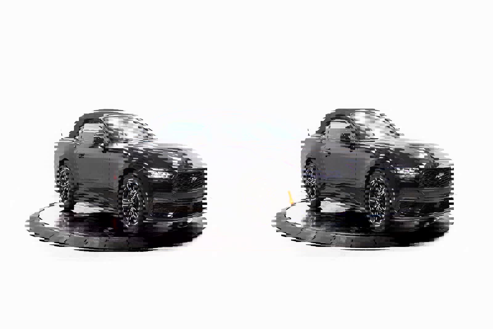 Used 2024 Ford Mustang EcoBoost image 9