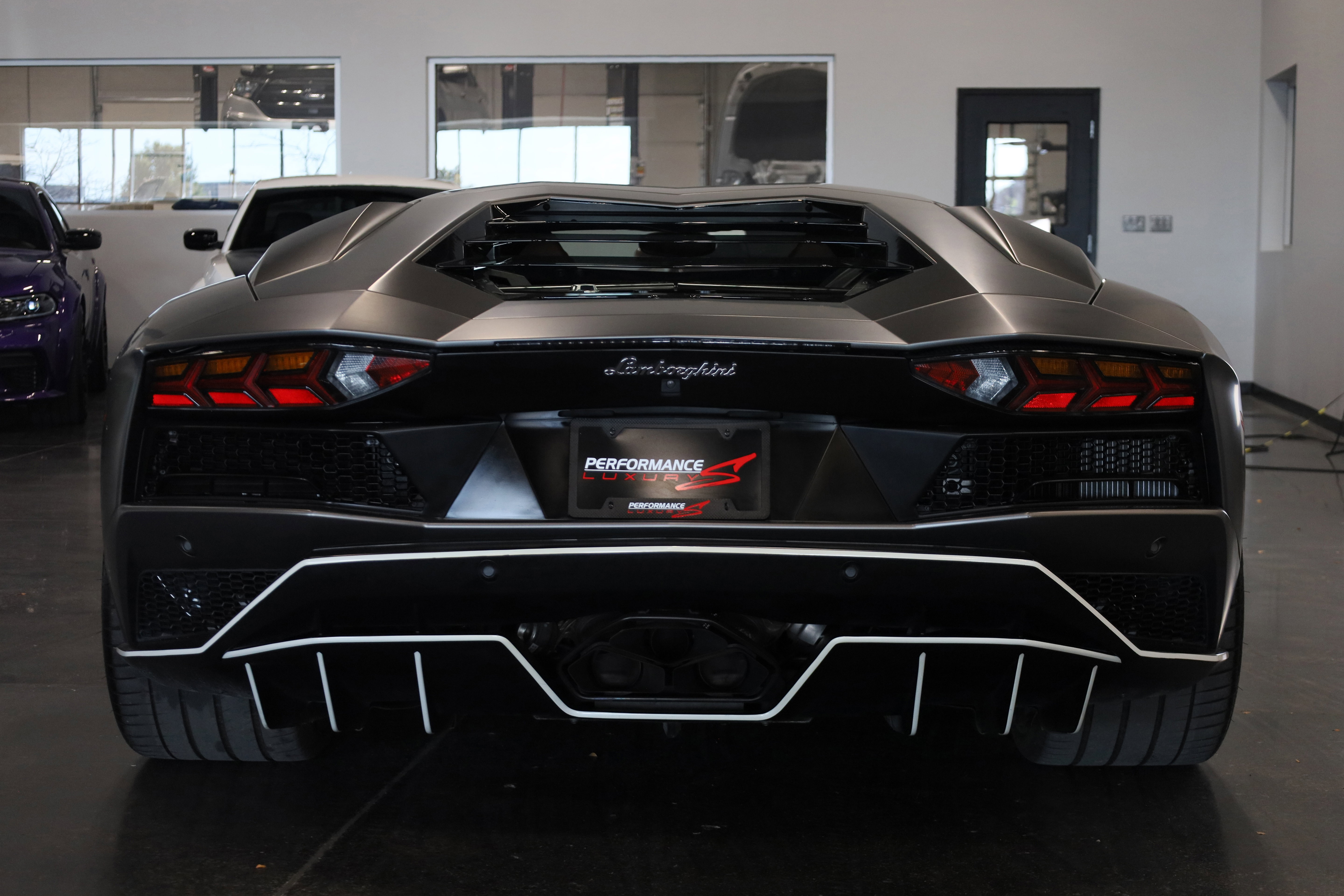 Used 2018 Lamborghini Aventador S image 5