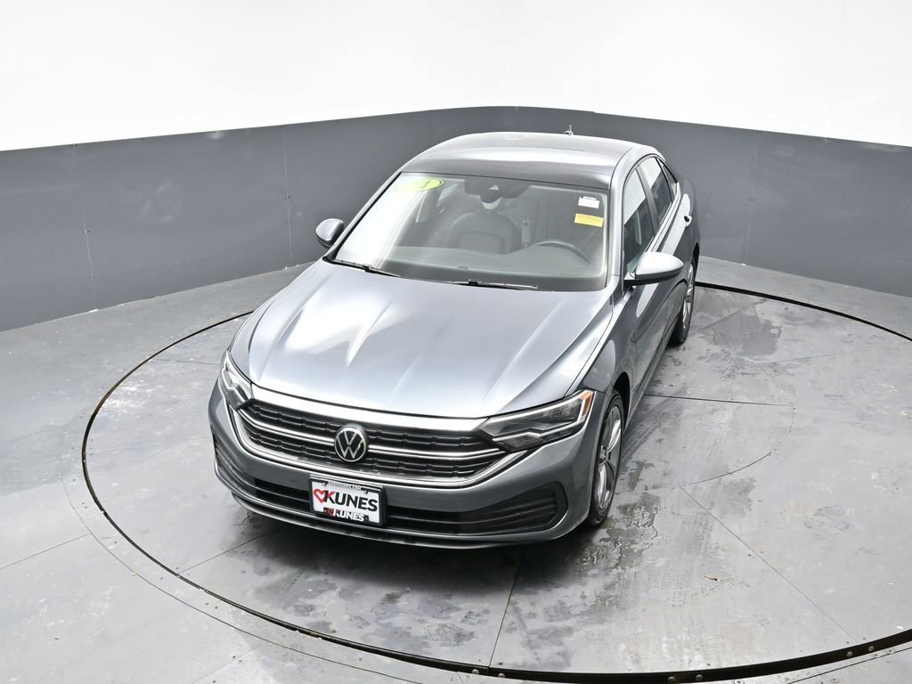 Used 2024 Volkswagen Jetta SE image 45