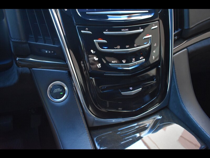 Used 2017 Cadillac Escalade Platinum AWD/4WD image 12