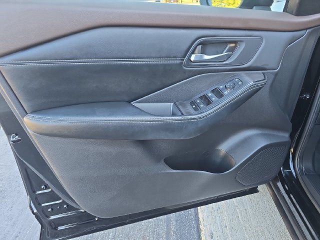 Used 2023 Nissan Rogue SV w/ SV Premium B Package AWD/4WD image 12
