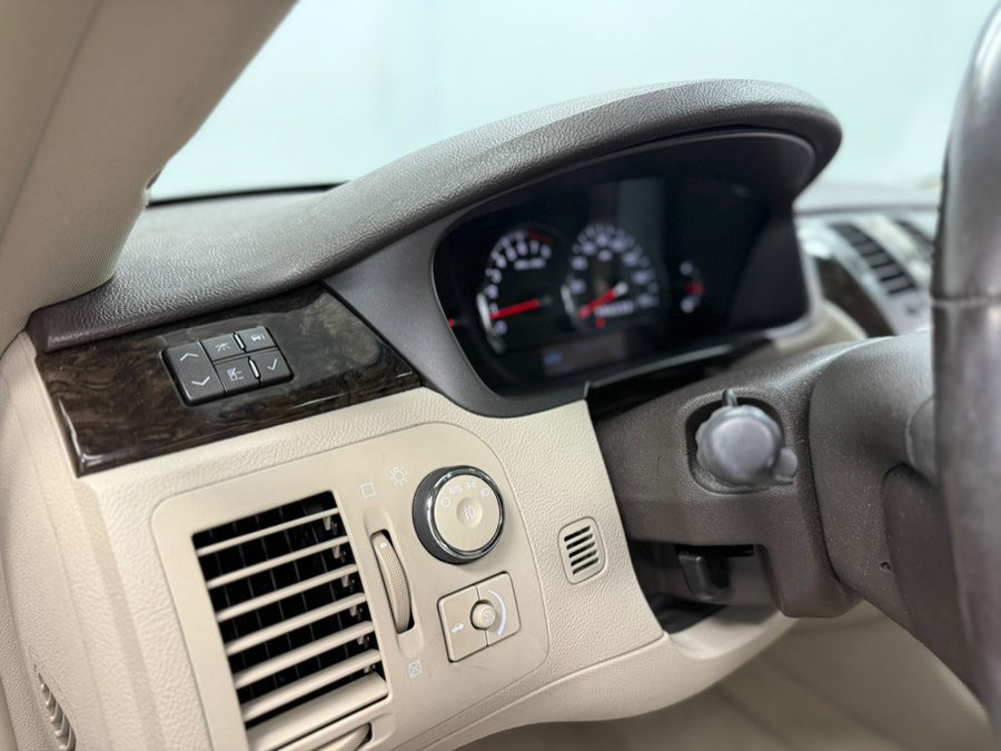 Used 2008 Cadillac DTS w/ Sun And Sound Package image 42