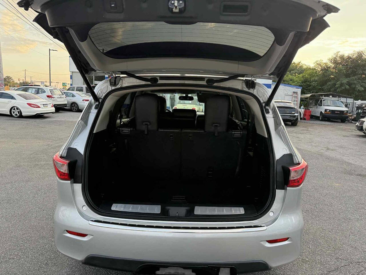 Used 2015 INFINITI QX60 AWD w/ Premium Package image 18