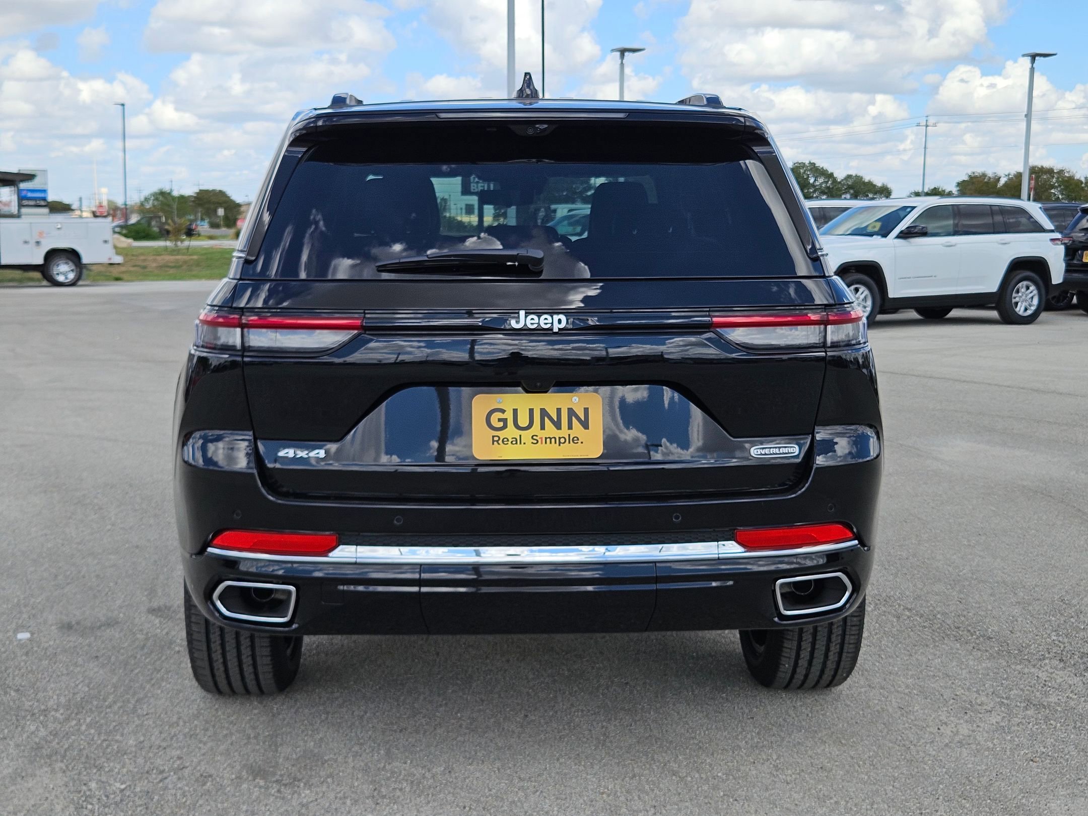 New 2025 Jeep Grand Cherokee Overland w/ Luxury Tech Group IV image 4