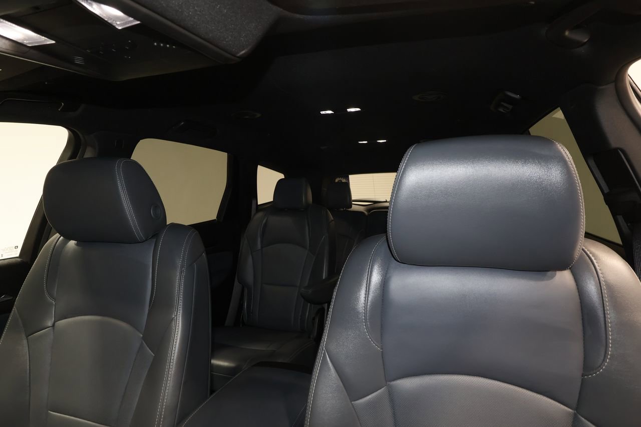 Used 2024 Buick Enclave Premium image 18