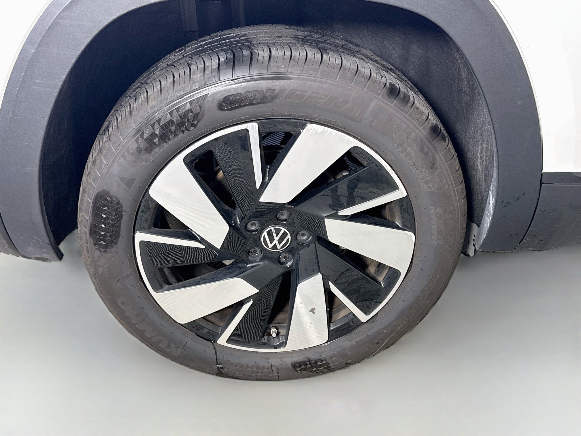 Used 2026 Volkswagen Atlas Cross Sport SE FWD image 33