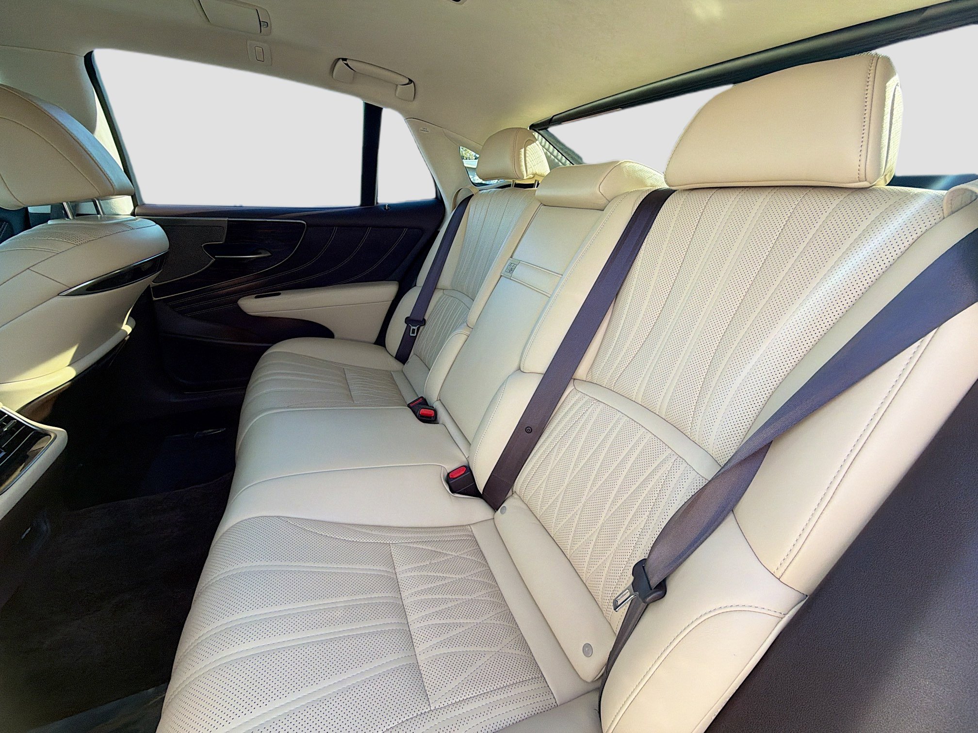 Used 2020 Lexus LS 500 w/ Interior Upgrade Package image 21