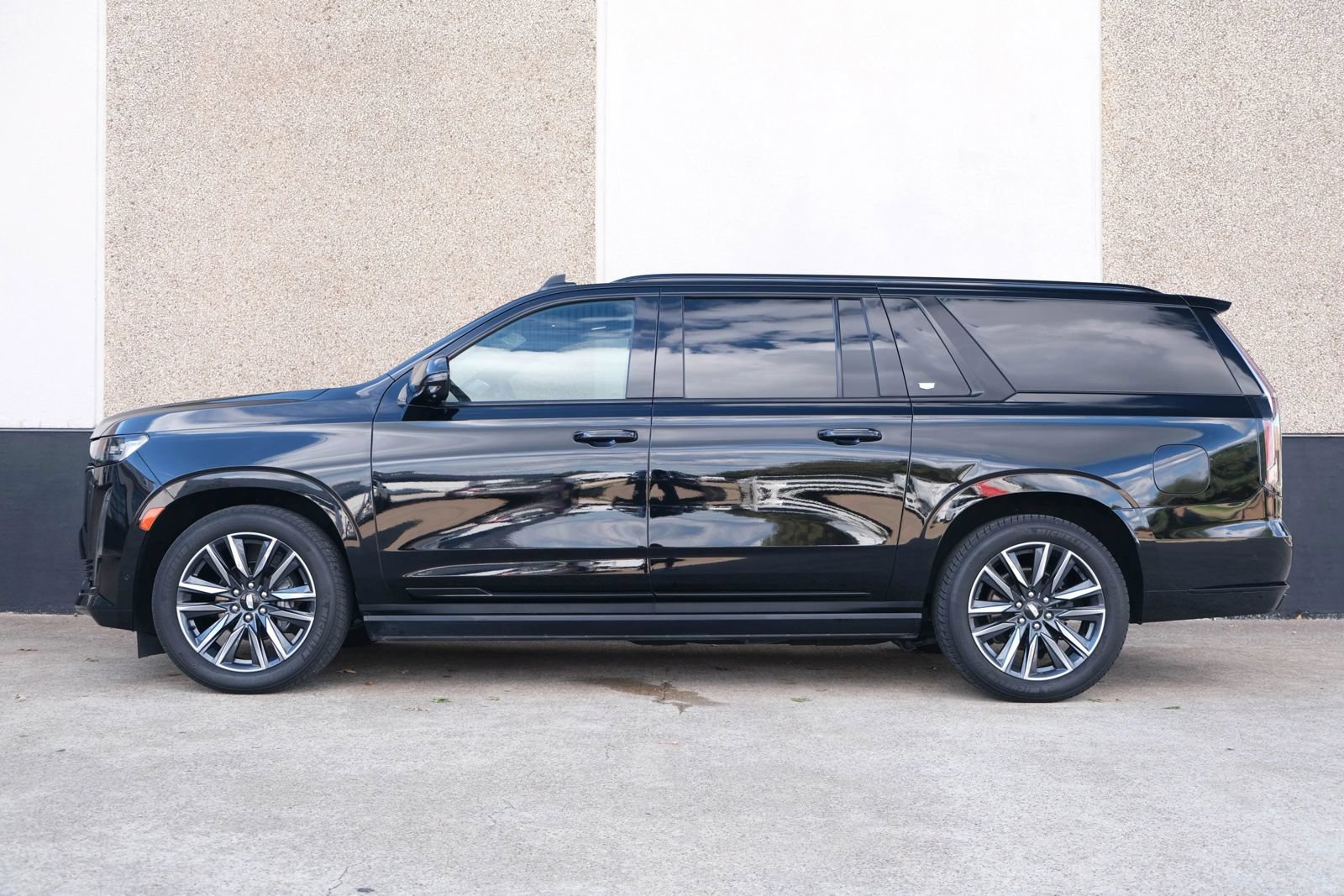 Used 2021 Cadillac Escalade ESV Sport w/ Driver Assist Tech Package RWD image 6
