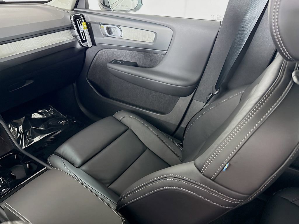 Used 2026 Volvo XC40 B5 Plus w/ Protection Package Premier image 23