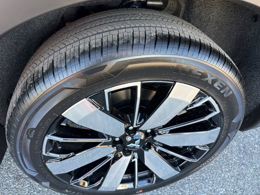 New 2025 Mitsubishi Outlander SE image 12