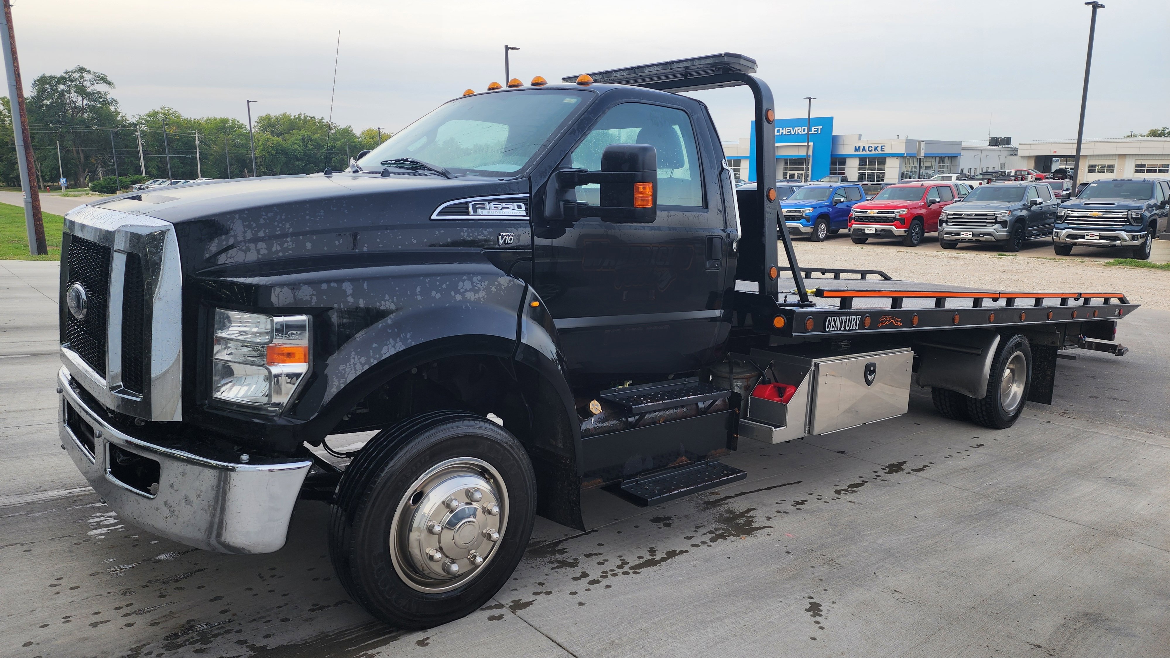 Used 2017 Ford F650 2WD Regular Cab Super Duty image 2
