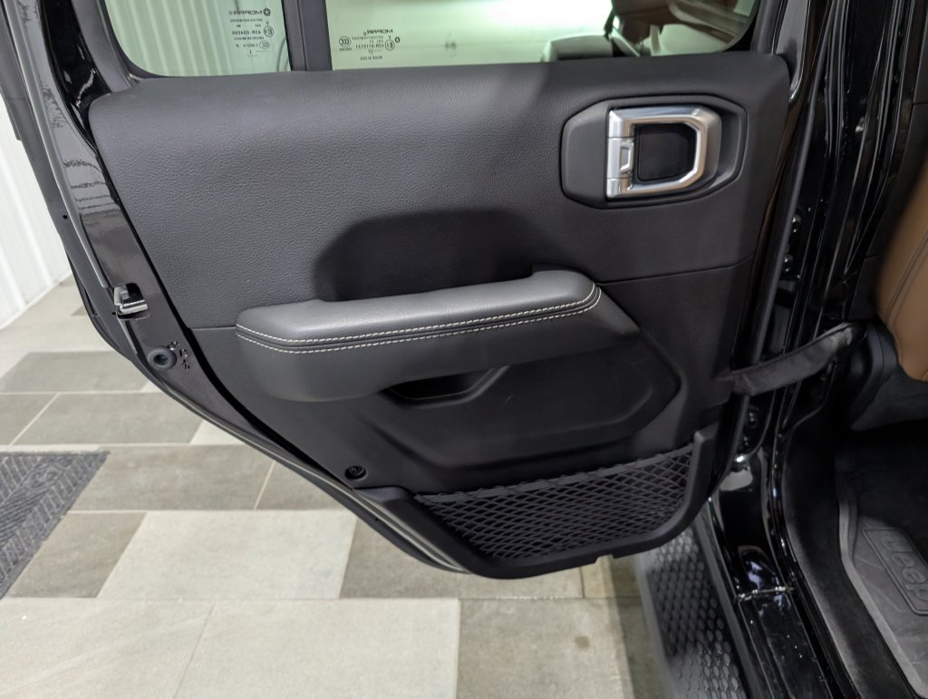 Used 2023 Jeep Wrangler Unlimited Sahara w/ Cold Weather Group AWD/4WD image 9