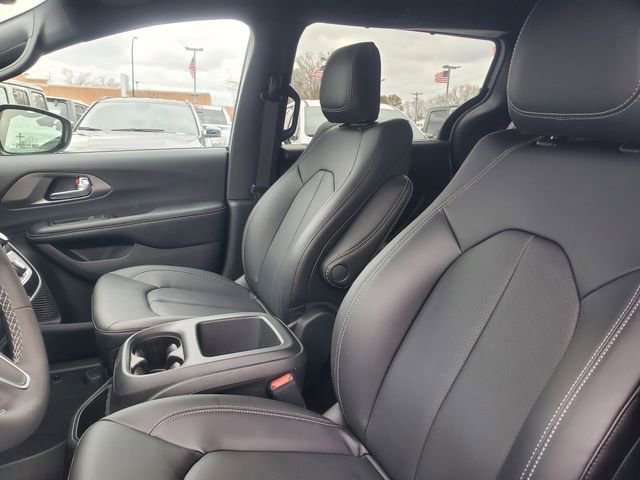 New 2026 Chrysler Pacifica Select AWD/4WD image 10