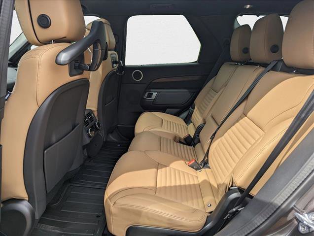 New 2025 Land Rover Discovery Dynamic SE image 17