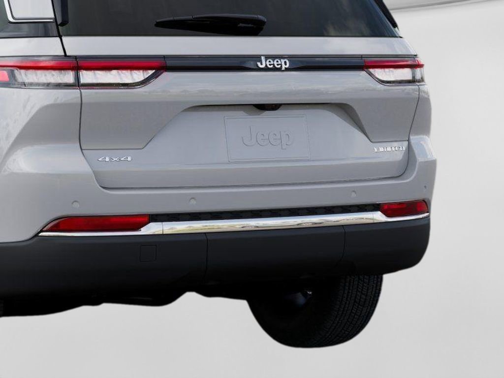 New 2025 Jeep Grand Cherokee Limited w/ Trailer Tow Package AWD/4WD image 13