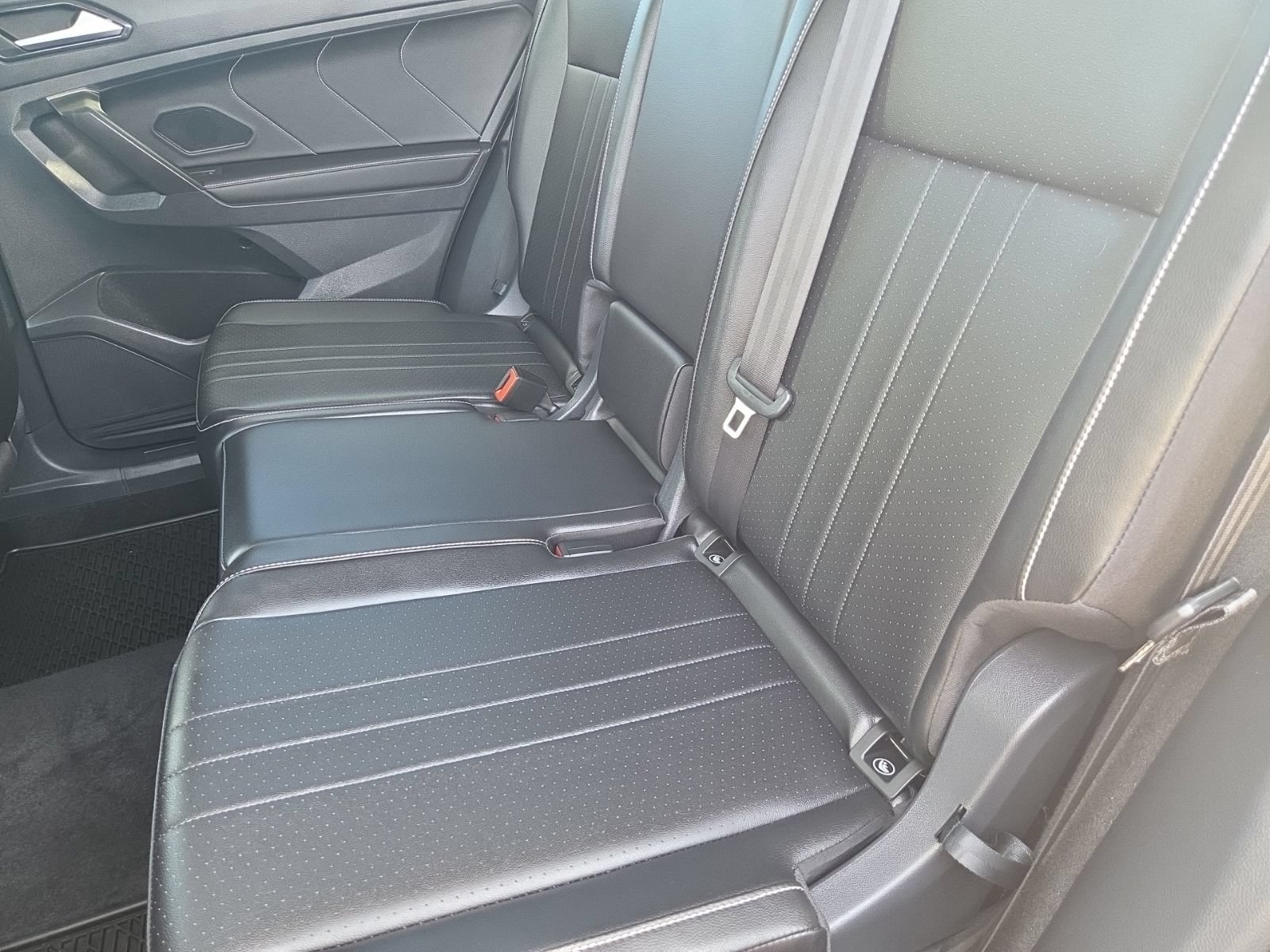 Certified 2024 Volkswagen Tiguan SE AWD/4WD image 22
