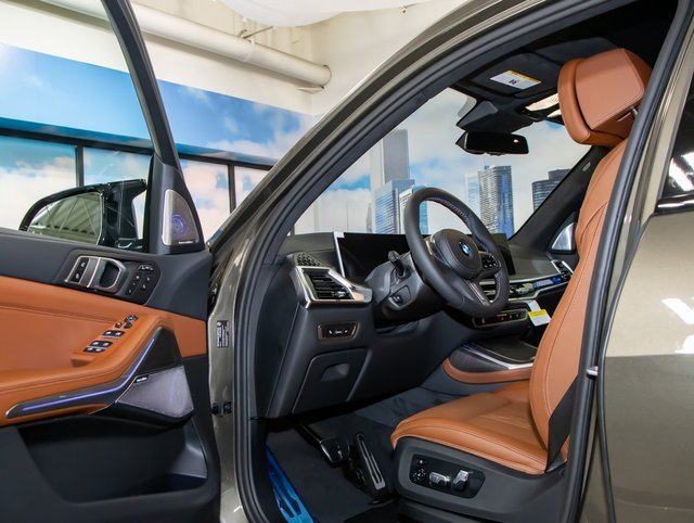 New 2026 BMW X7 M60i image 13