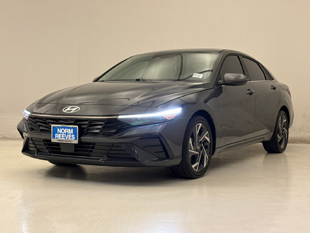 Used 2026 Hyundai Elantra Limited FWD image 2