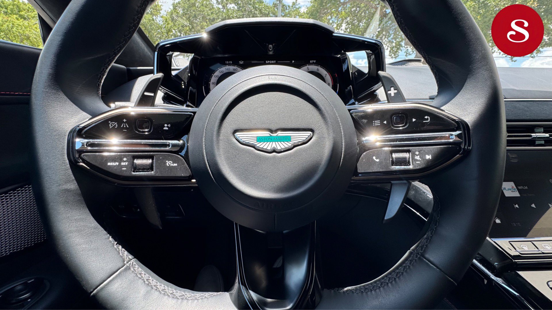Used 2025 Aston Martin V8 Vantage Coupe RWD image 13