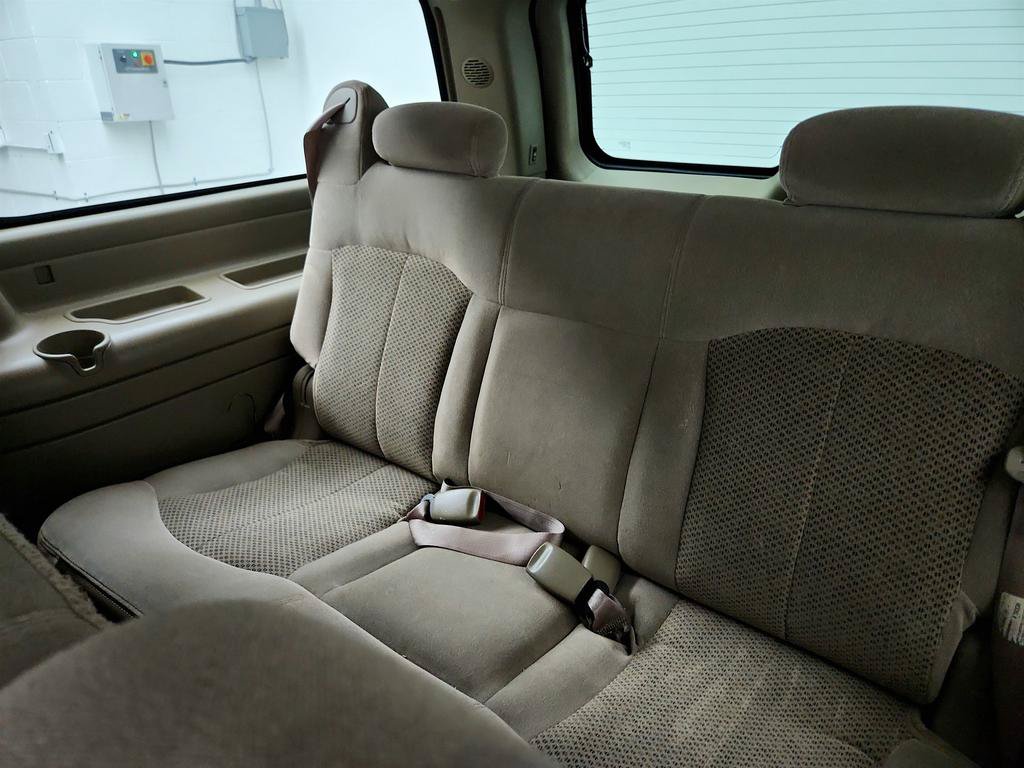 Used 2001 Chevrolet Suburban LS w/ LS Preferred Equipment Group RWD image 21