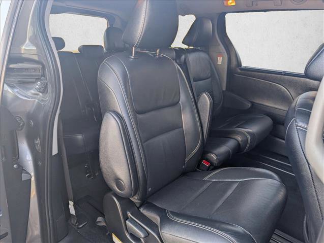 Used 2017 Toyota Sienna SE Premium image 19