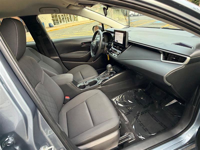 Used 2025 Toyota Corolla LE FWD image 28