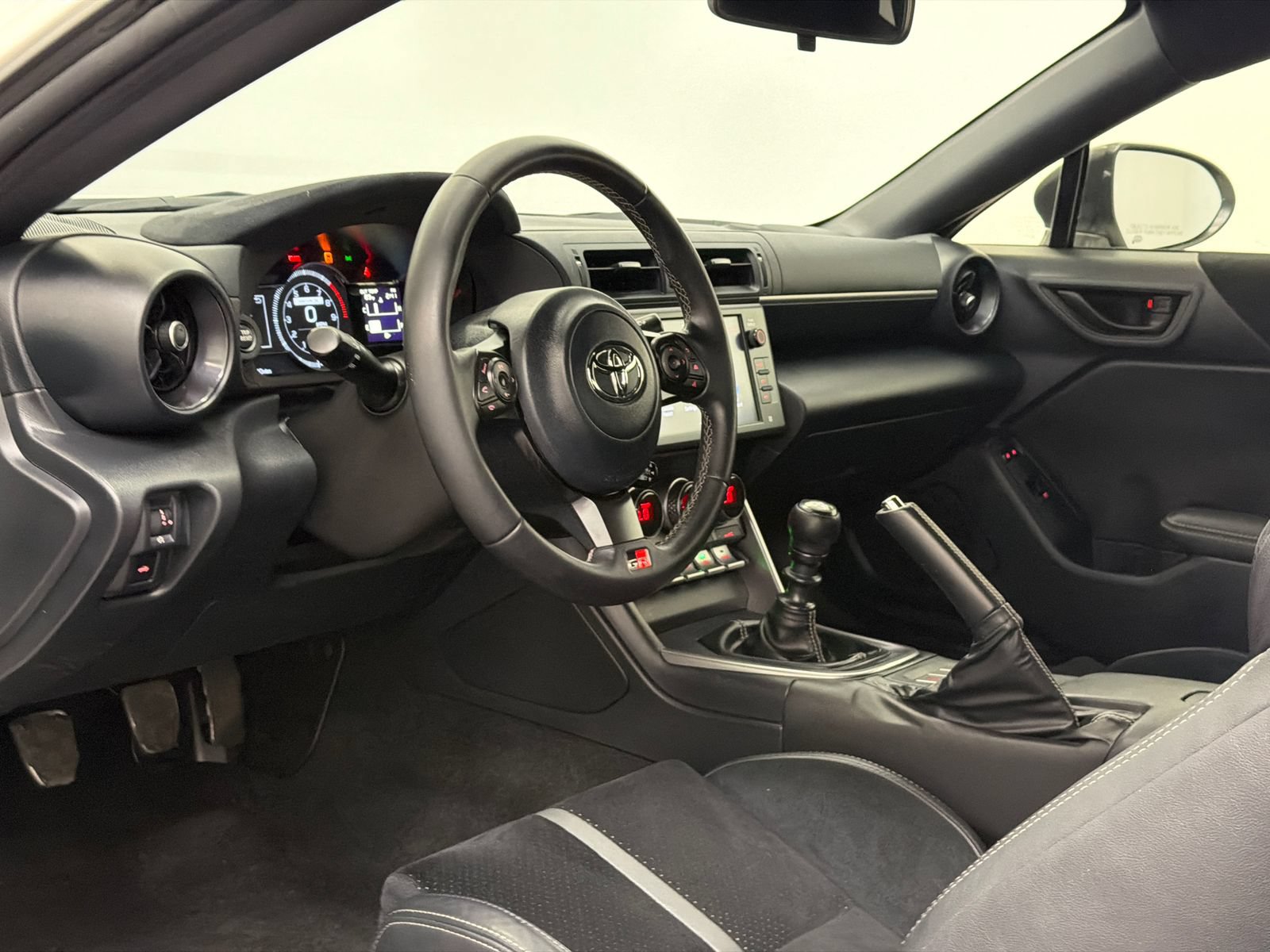 Used 2025 Toyota GR86 Premium RWD image 11